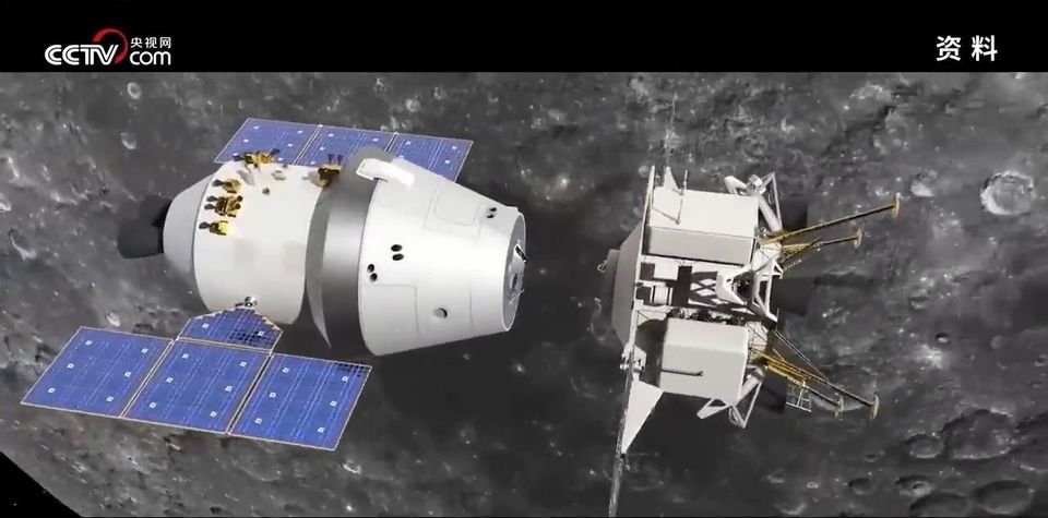 Стыковка корабля и лунного модуля на окололунной орбите