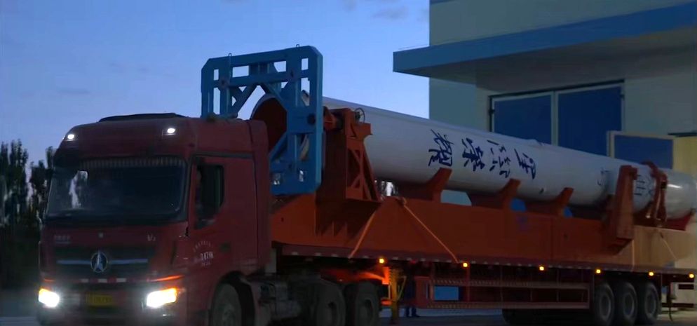 Вывоз ракета SQX-1 вечером 6 мая 2022 г.