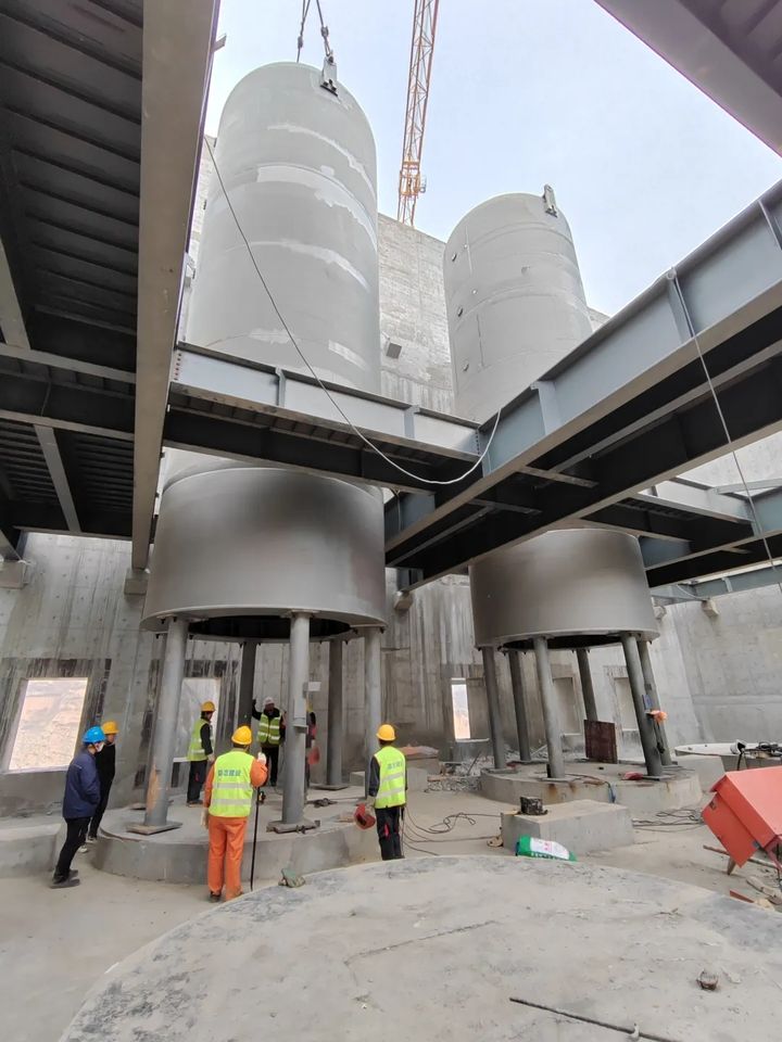 Монтаж кислородных резервуаров на стенде в Тунчуане, опубликовано 05.02.2023