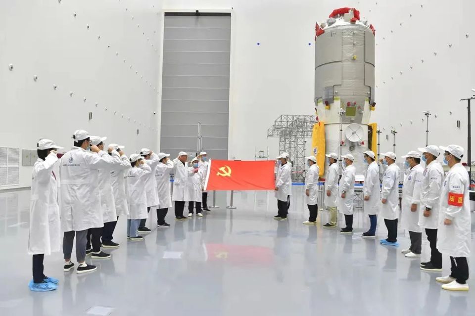 Команда испытателей перед "Тяньчжоу-4"