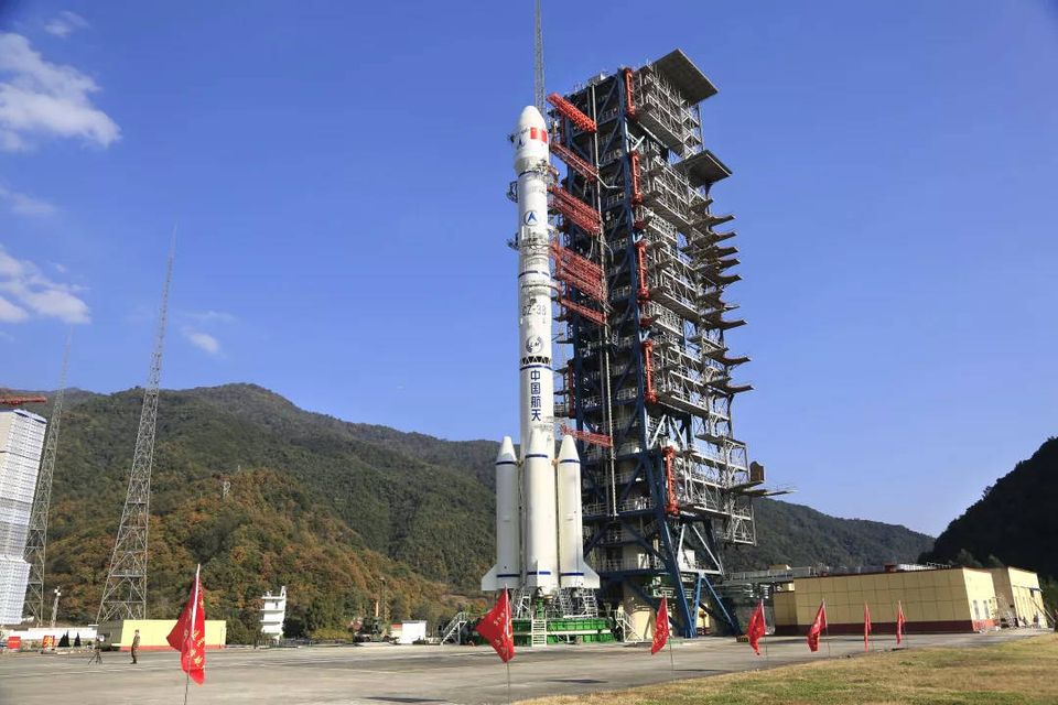 Ракета CZ-3B со спутником "Чжунсин-2D"