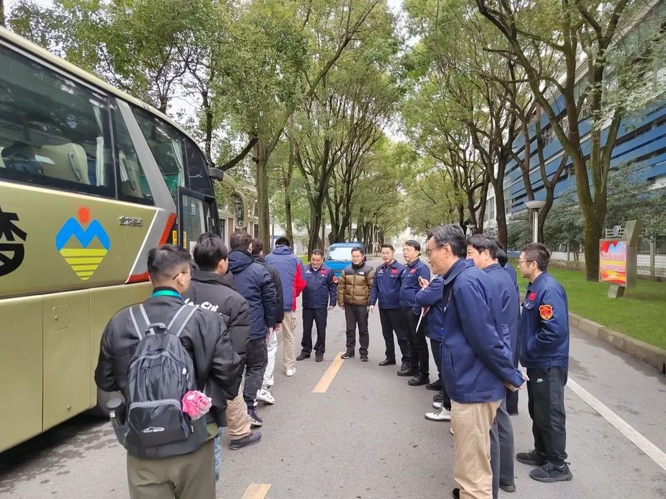 Шанхайские ракетчики выезжают в Тайюань