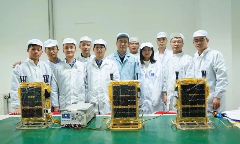 Три спутника компании "Тяньи", два из которых изготовлены по заказу фирмы "Госин".