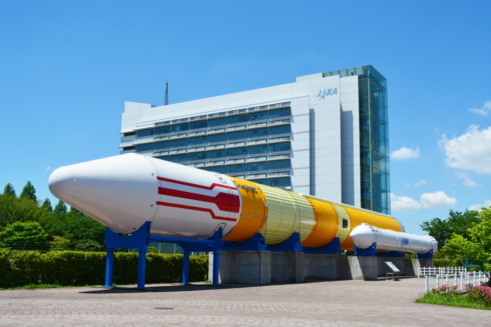 Центр продвижения комплексных разработок. Ракета H-II длиной 50 м, «породившая» носители H-IIА и H-IIВ