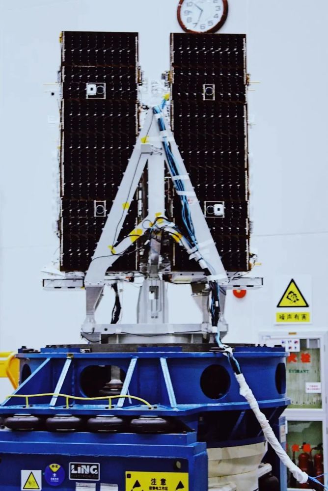 Два спутника Geely на испытаниях в июне 2020 г.