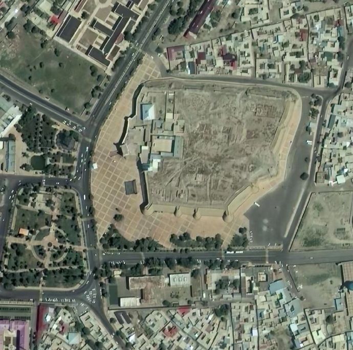 Снимок крепости в г. Бухара, сделанный КА "Цзилинь-1 KF-01B" на третьем витке через три часа после старта