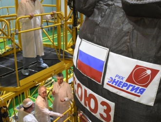 На Байконуре провели накатку головного обтекателя на корабль «Союз МС-24» перед запуском к МКС