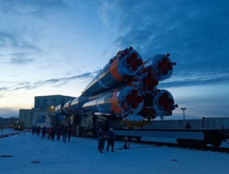 Ракету «Союз-2.1а» с грузовым кораблем «Прогресс МС-26» вывезли на стартовый комплекс Байконура
