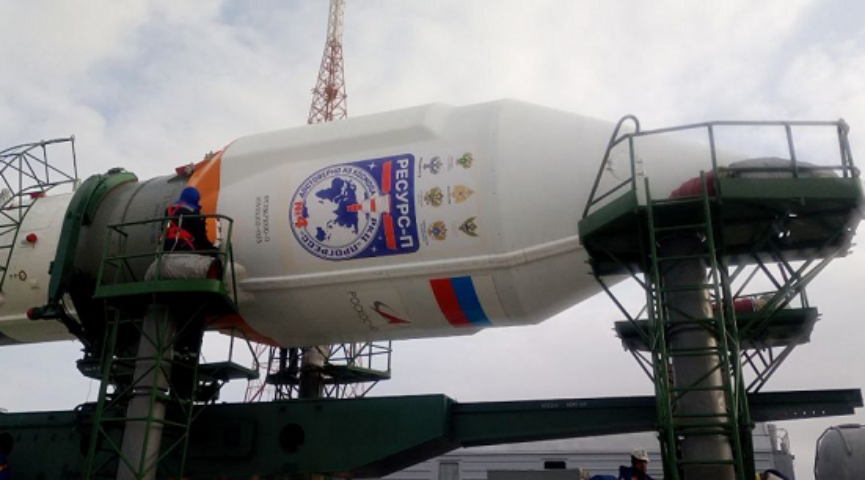 Ракету «Союз-2.1б» со спутником дистанционного зондирования Земли «Ресурс-П» № 4 вывезли на стартовый комплекс Байконура
