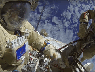 Российские космонавты работали в открытом космосе