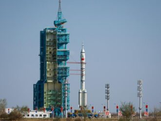 РН «Чанчжэн-2F» с кораблём «Шэньчжоу-21» вывезена на старт