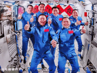 Корабль «Шэньчжоу-21» пристыковался к станции «Тяньгун»