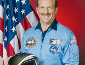 Умер американский космонавт Фредерик Хаук