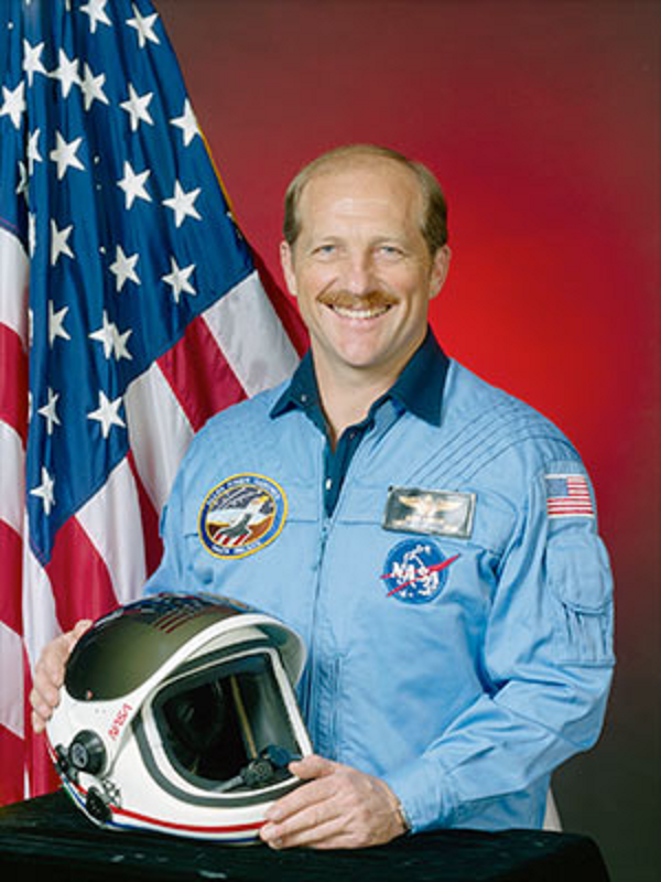 Умер американский космонавт Фредерик Хаук