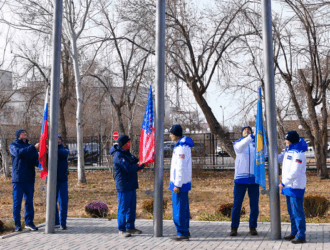 На Байконуре подняли флаги и почтили память основоположников отечественной космонавтики
