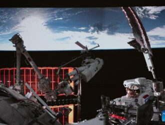 Китайские космонавты совершили выход в открытый космос