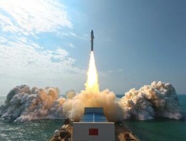 Один пакистанец и шесть китайцев