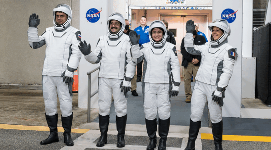 Экипаж Crew-12 отправился к МКС