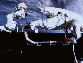 Китайские космонавты в очередной раз работали в открытом космосе