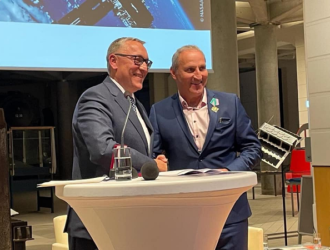 Первый космонавт Австрии получил знак МИД РФ в честь 30-летия экспедиции AustroMir-91