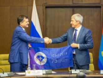 Флаг ИКАО, побывавший в космосе, передан в Росавиацию