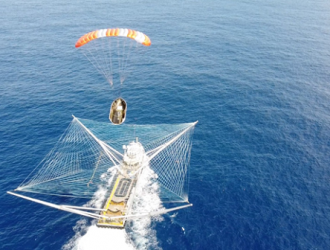 Поймана одна из створок головного обтекателя РН Falcon-9