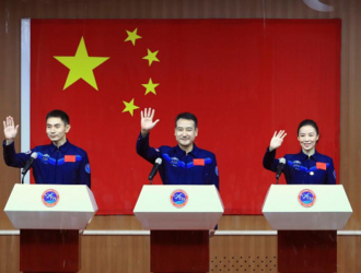 В Китае награждены медалями участники миссии «Шэньчжоу-13»