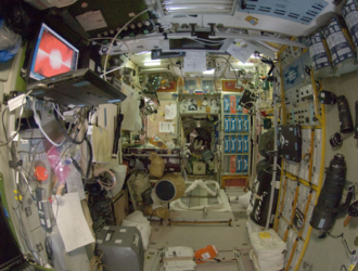 Космонавт обнаружил возможное место утечки воздуха в отсеке модуля «Звезда»