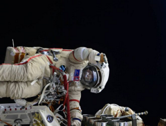 Олег Артемьев и Денис Матвеев завершили выход в открытый космос