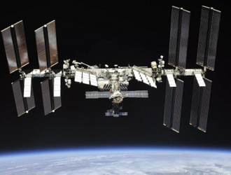Экипаж МКС не смог устранить утечку воздуха с помощью скотча