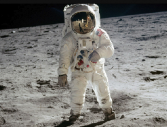 В США выставлены на аукцион вещи лунных астронавтов