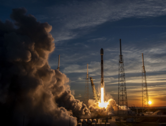 SpaceX запустила ракету-носитель с 21 спутником Starlink нового поколения