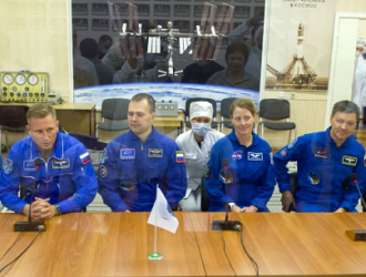 Космонавты на Байконуре примерили корабль перед полетом к МКС