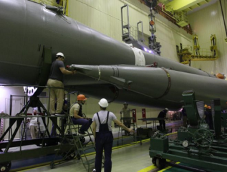 На Байконуре собран «пакет» ракеты-носителя «Союз-2.1а»