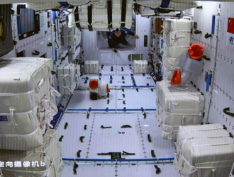 Космонавты вошли в лабораторный модуль, состыковавшийся с орбитальной станцией КНР