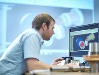 Более 40% школьников в РФ хотят в будущем работать в космической сфере