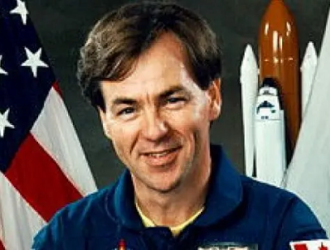 Умер канадский космонавт Бьярни Триггвасон