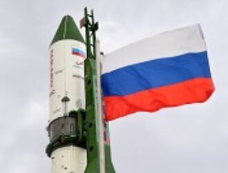 Ракета c транспортным грузовым кораблем “Прогресс МС-12” установлена на старте