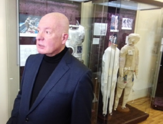 В Саратов прибыла космическая одежда разных эпох