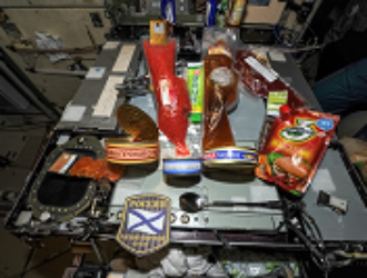 Экипаж МКС устроит совместный обед с дегустацией арабских блюд