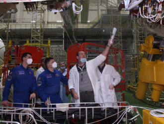 На Байконуре космонавтов ознакомили с устройством модуля «Наука»
