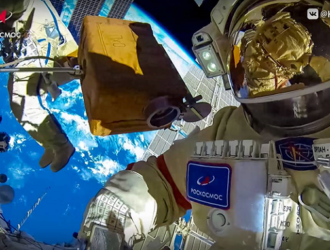 Опубликовано видео выхода российских космонавтов в открытый космос