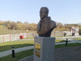 Бюст второго космонавта планеты Титова установили в его родном селе на Алтае