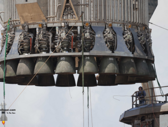 «Взорвавшийся» ускоритель Super Heavy B7 установлен на стартовый стол в Starbase