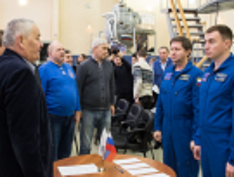 Космонавты готовы причалить к МКС вручную