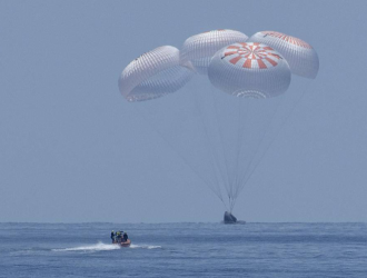 Источник: «Роскосмос» обеспокоили проблемы с парашютом на корабле Маска