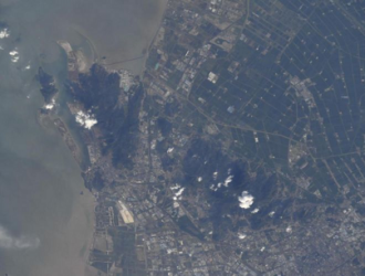 Космонавты на МКС разгружают корабль «К.Э. Циолковский»