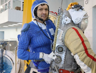 Олег Кононенко готовится к выходам в открытый космос