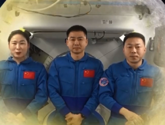 Экипаж корабля «Шэньчжоу-14» поздравил сограждан с Днем образования КНР