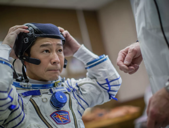 Летящий на МКС японский турист восхитился российским скафандром